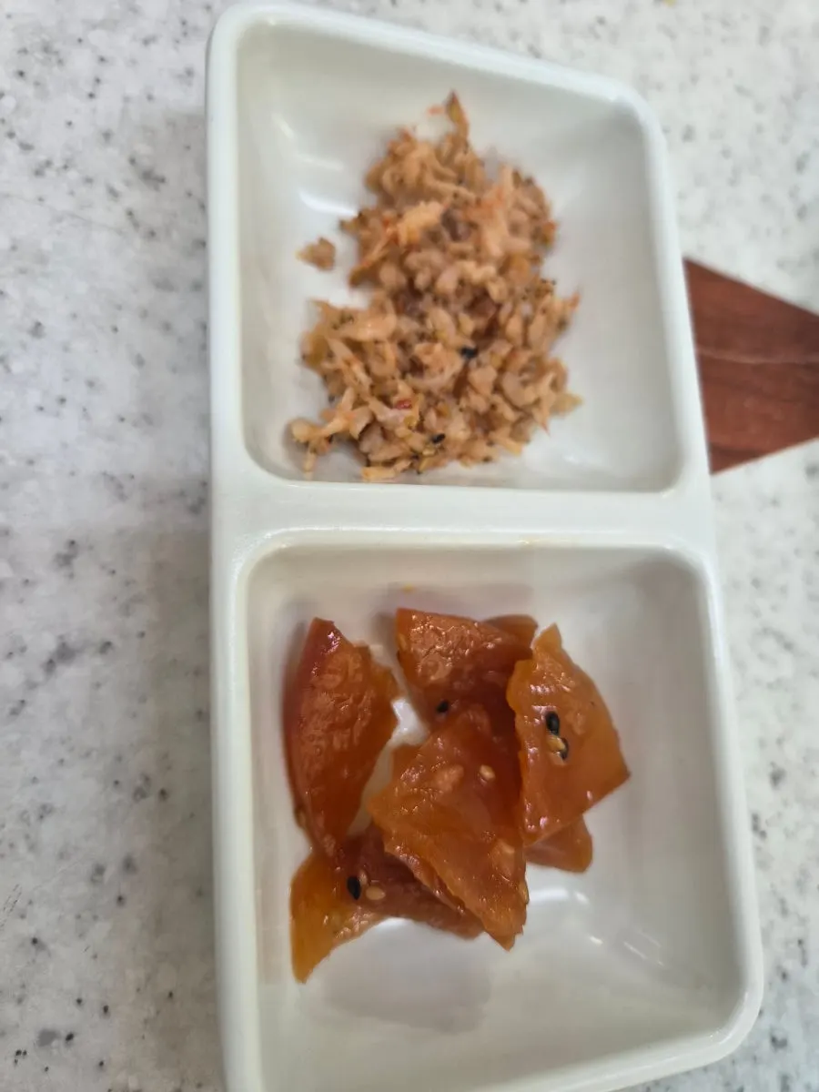 A generous serving of gim (seaweed)