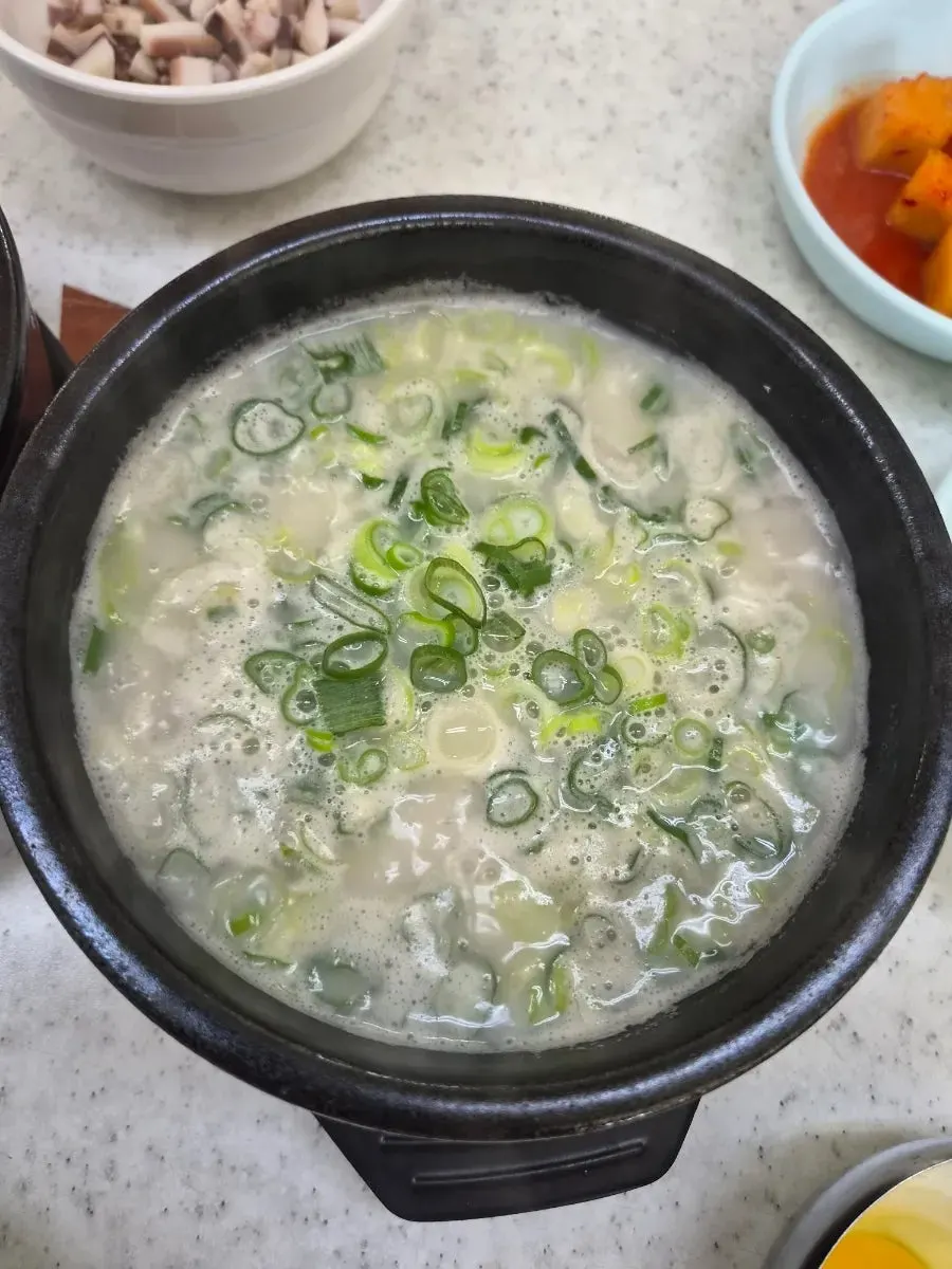 A bowl of Ogeorijip's beef knee soup
