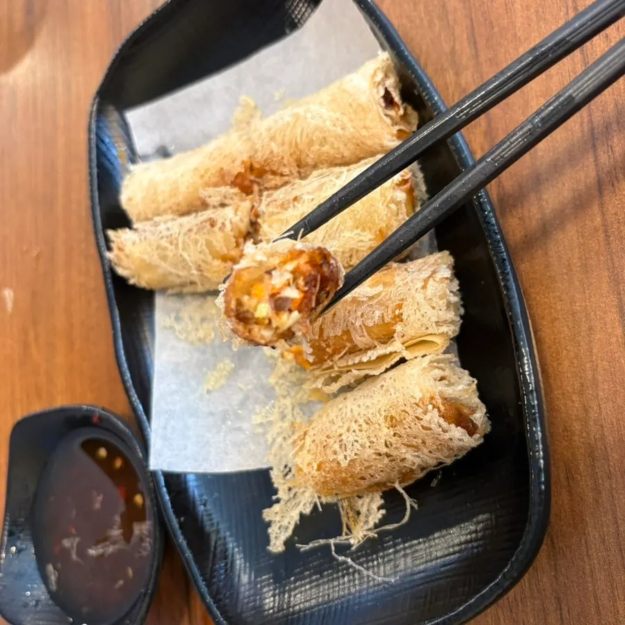 Light fried spring rolls that pair well with pho