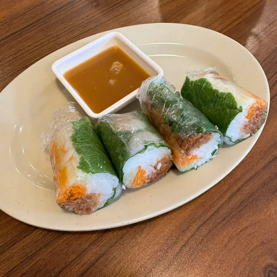 Bite-sized fresh spring rolls served already rolled