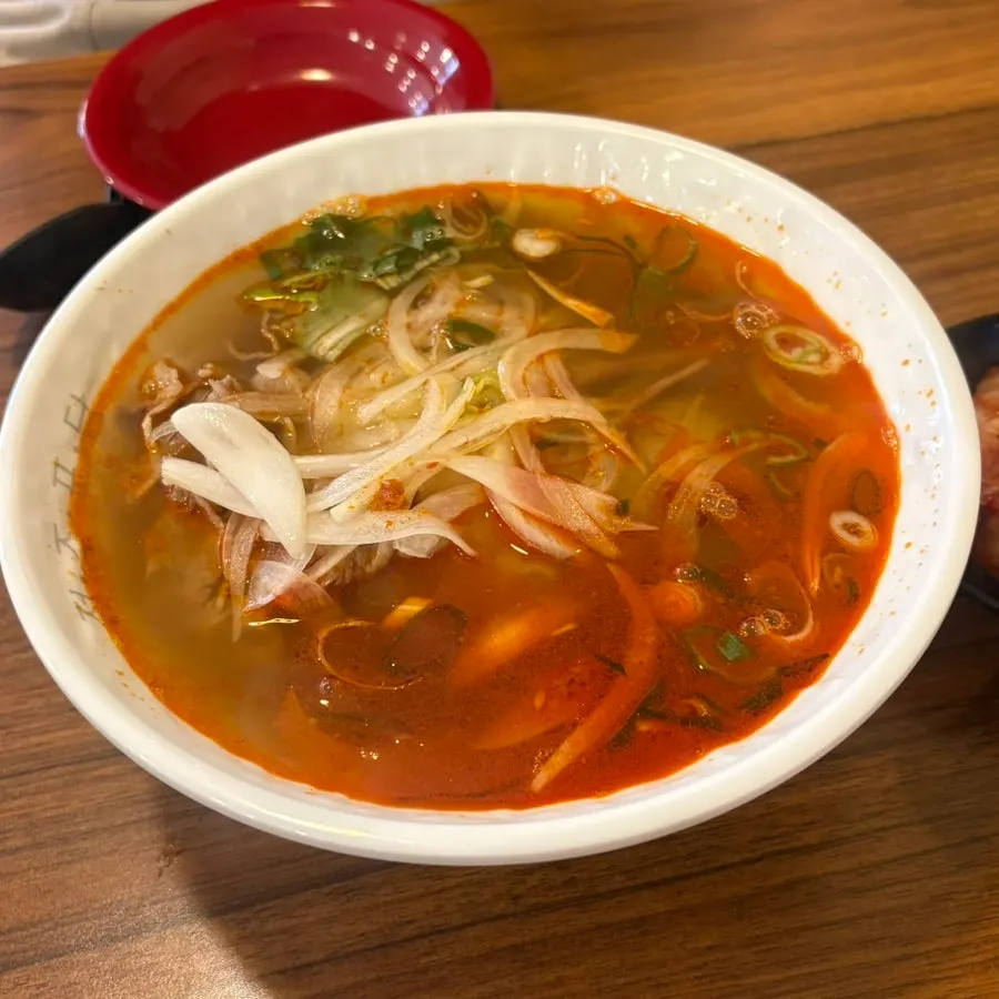포담 매운 양지 쌀국수 한 그릇
