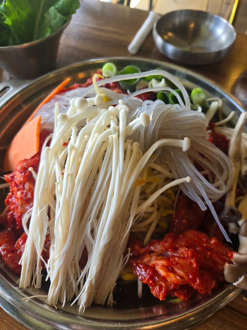 끓기 시작한 물갈비 전골