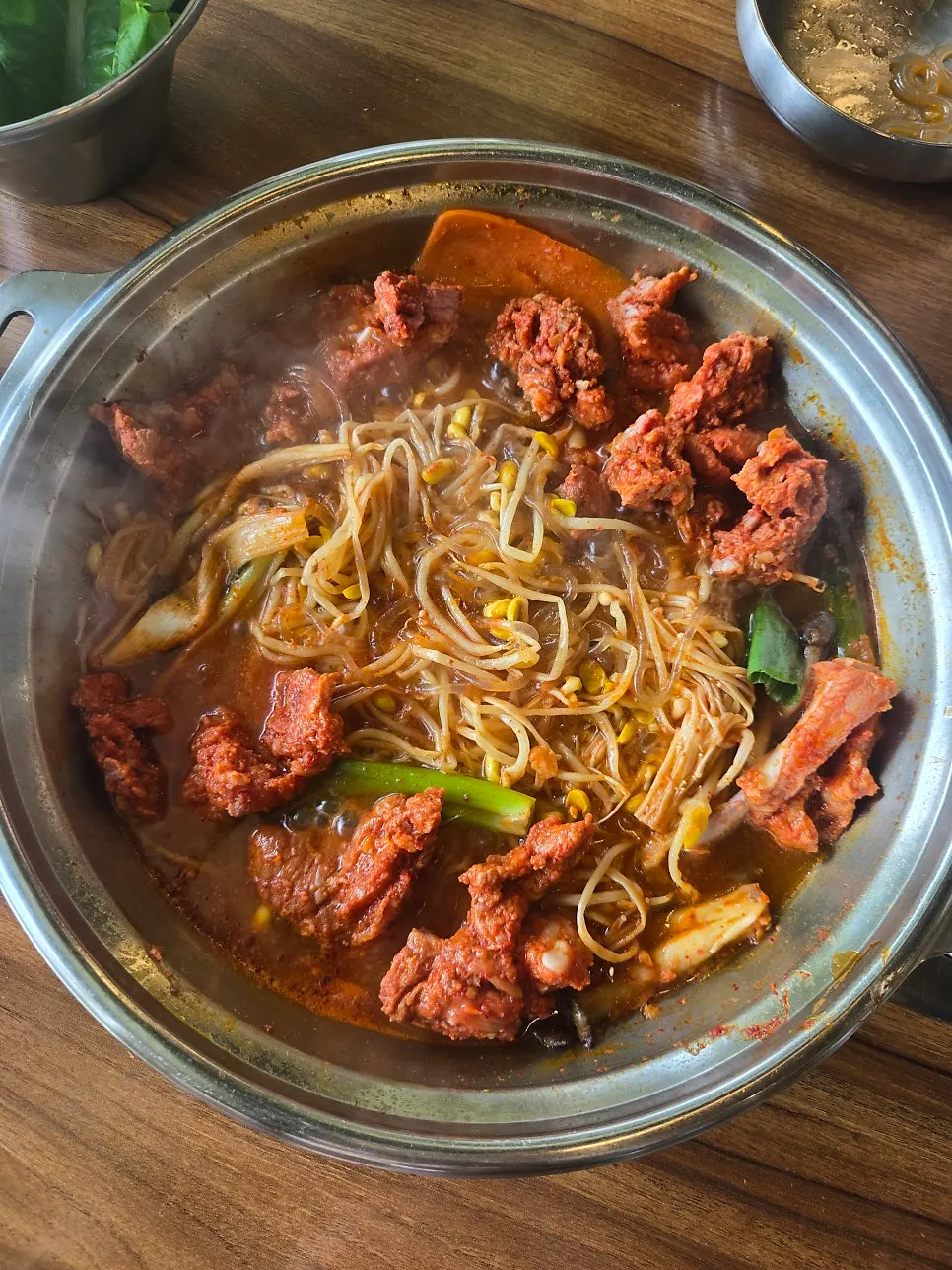 자작하게 졸아든 국물의 갈비