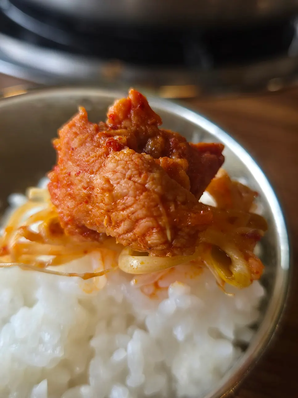상추에 밥과 갈비를 올린 쌈