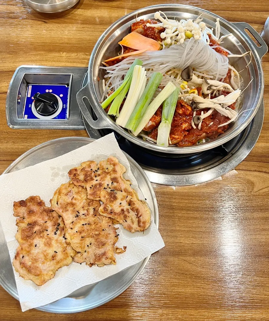 Ordered galbi hot pot set