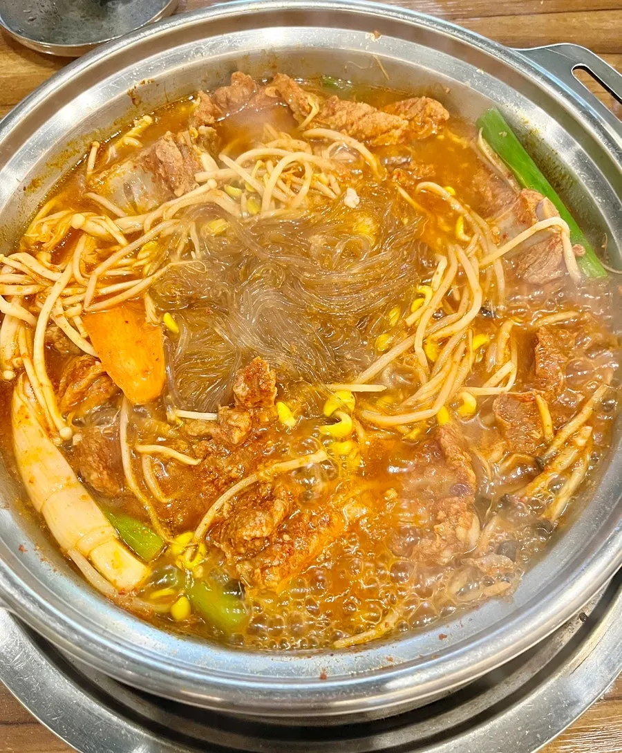 Galbi hot pot soaked in seasoning