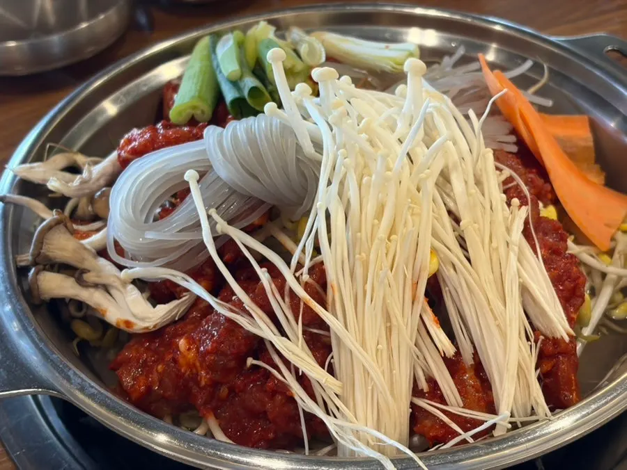 끓기 시작한 물갈비 갈비전골
