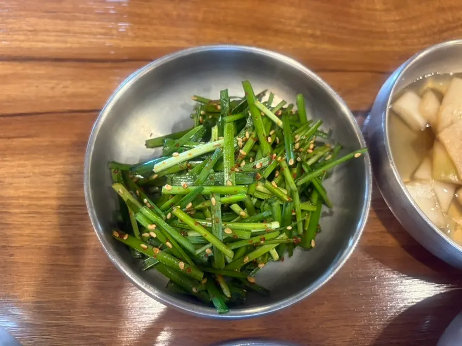 밑반찬 부추무침과 콩나물