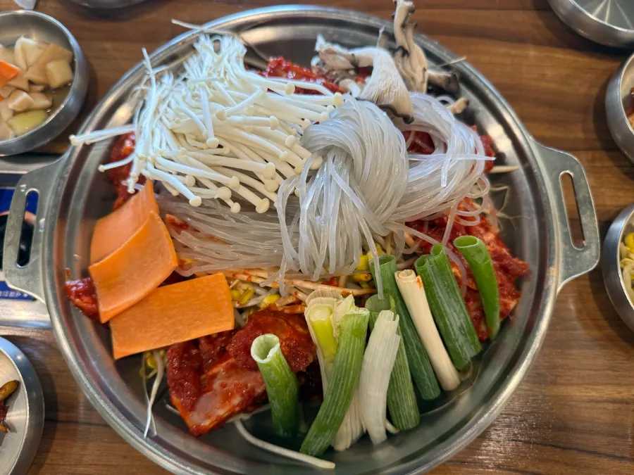 자극적이지 않은 밑반찬 접시