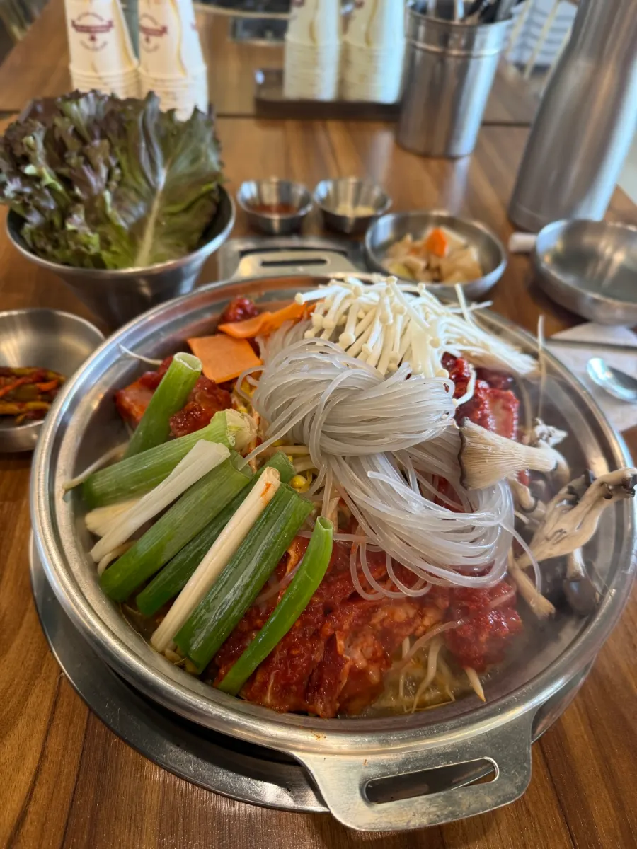 세로로 담은 갈비전골 세트