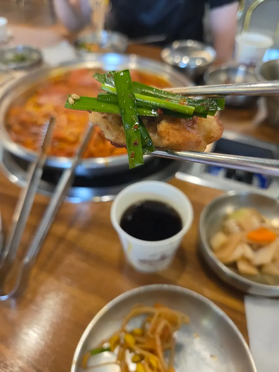 뼈에서 살이 발라지는 부드러운 갈비