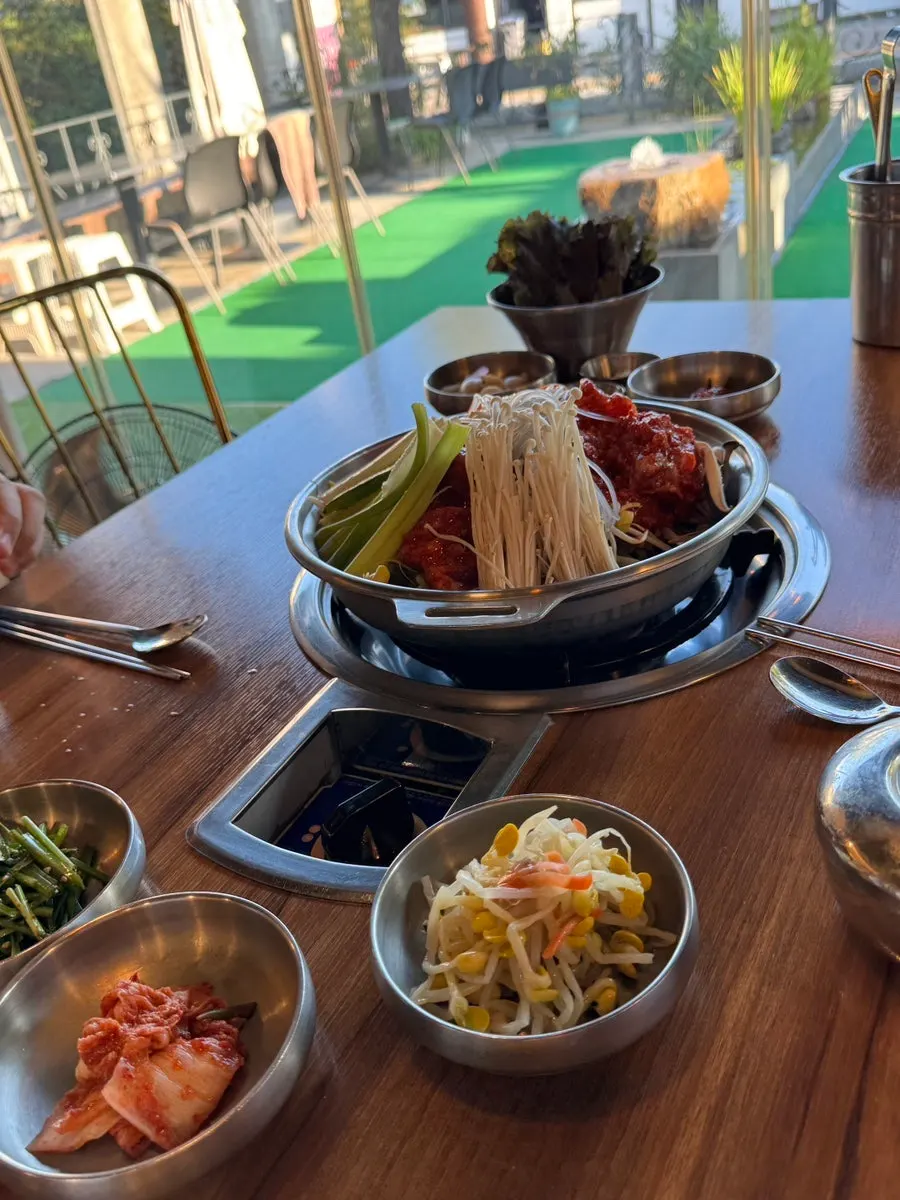 끓기 시작한 갈비전골 냄비
