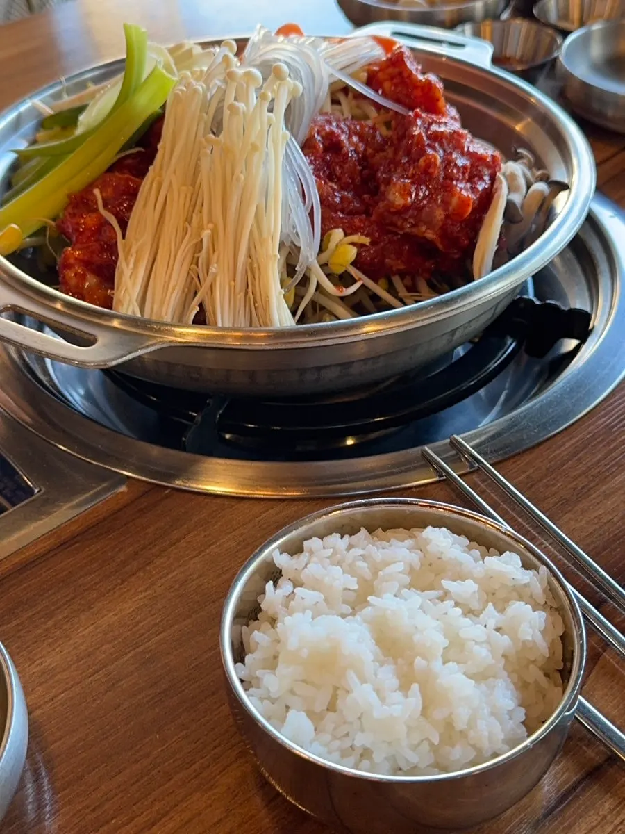 양념이 배어가는 갈비전골 클로즈업