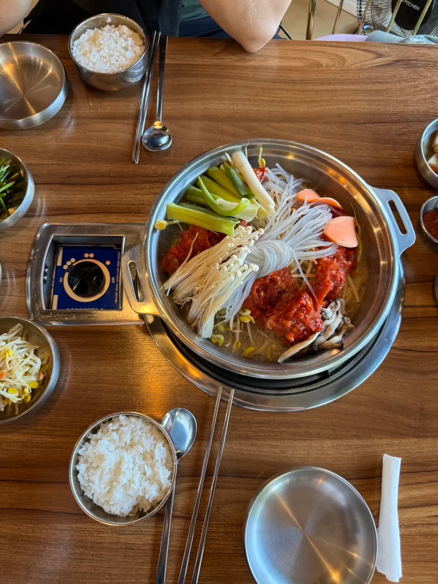 보글보글 끓는 물갈비 국물