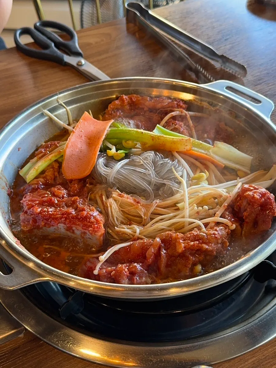 건져 올린 양념 당면사리