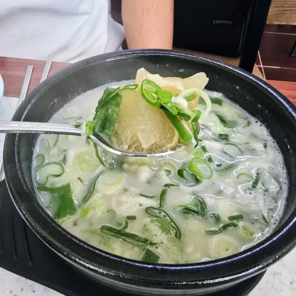 국물이 진한 한우도가니탕