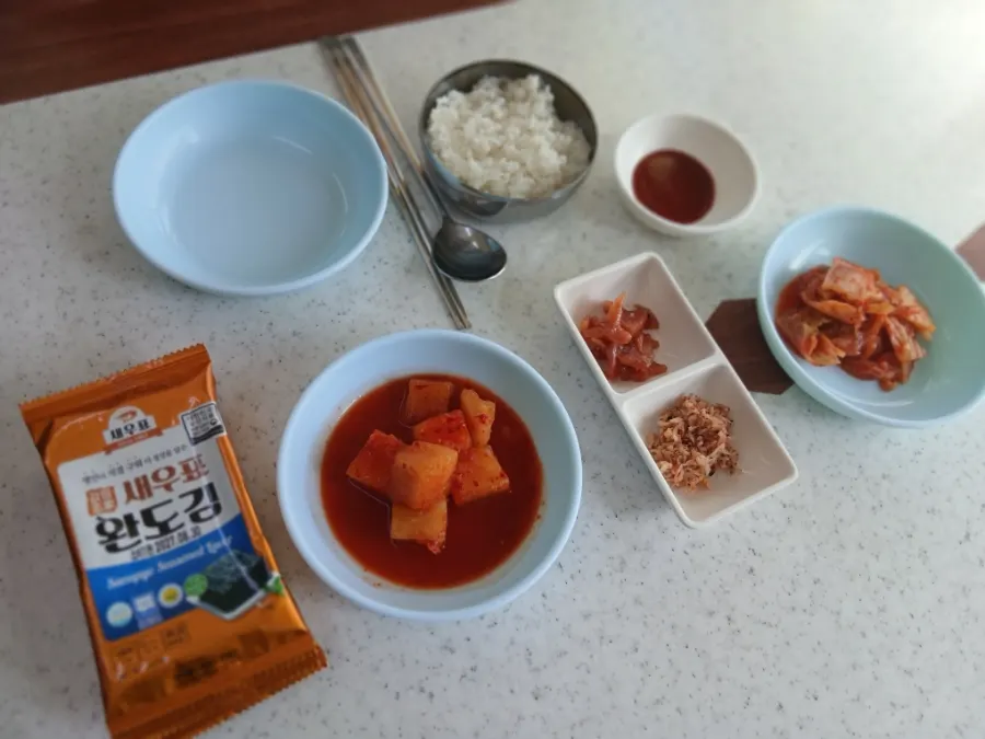 Side dish spread at Ogeorijip