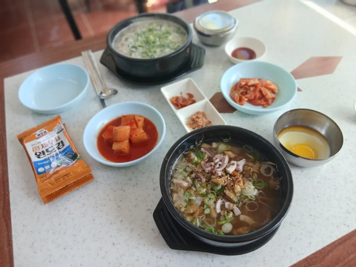 A bowl of Emperor Bean Sprout Soup