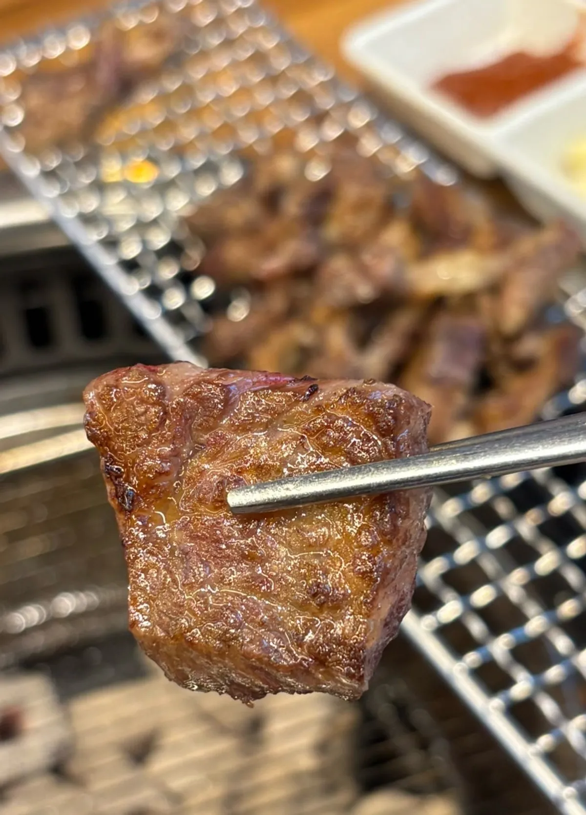 Fully cooked soesaenggalbi placed on the grill plate