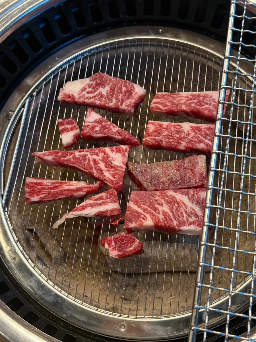 500g of beef raw short ribs served before grilling