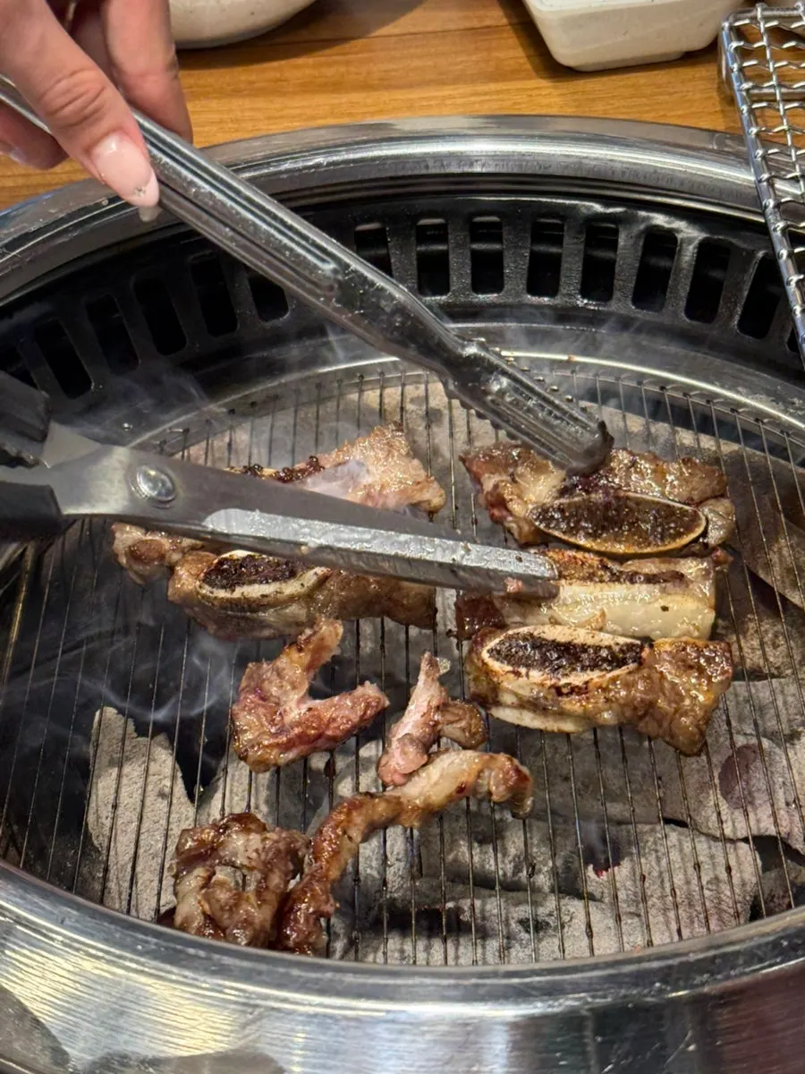 추가 주문한 소 생갈비 두 번째 접시