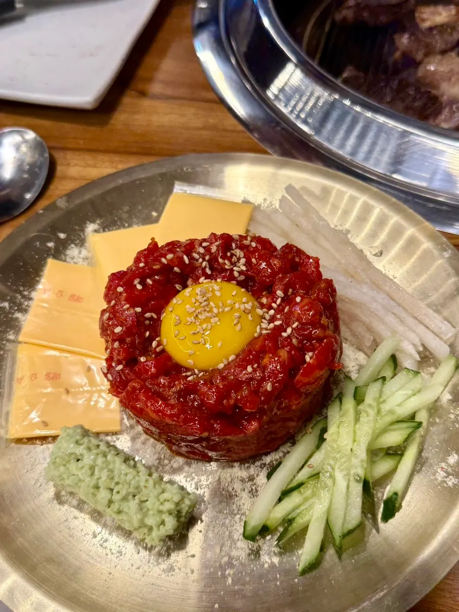 뼈에 붙은 살까지 발라 구워준 갈비