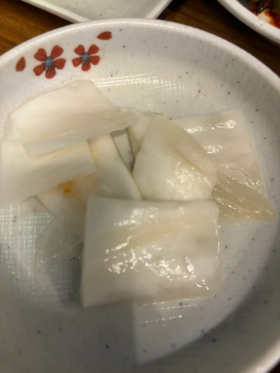 Seasoned bean sprouts and pickled wild garlic leaves