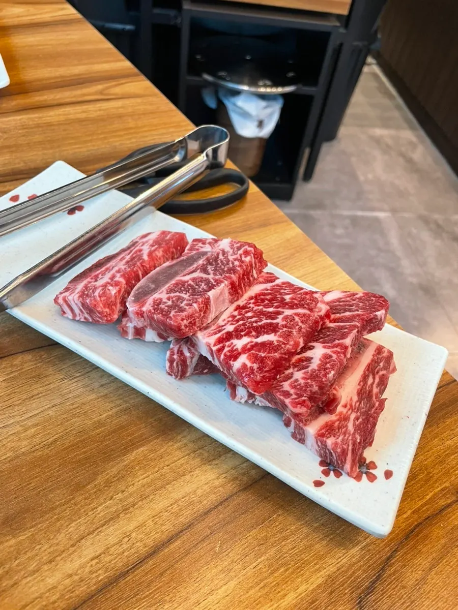 우복 소 생갈비 한 접시