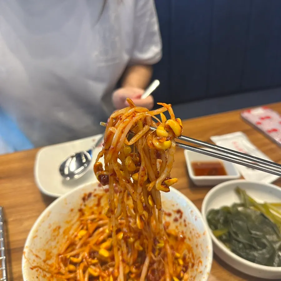 소 생갈비와 함께 나온 밑반찬 상차림