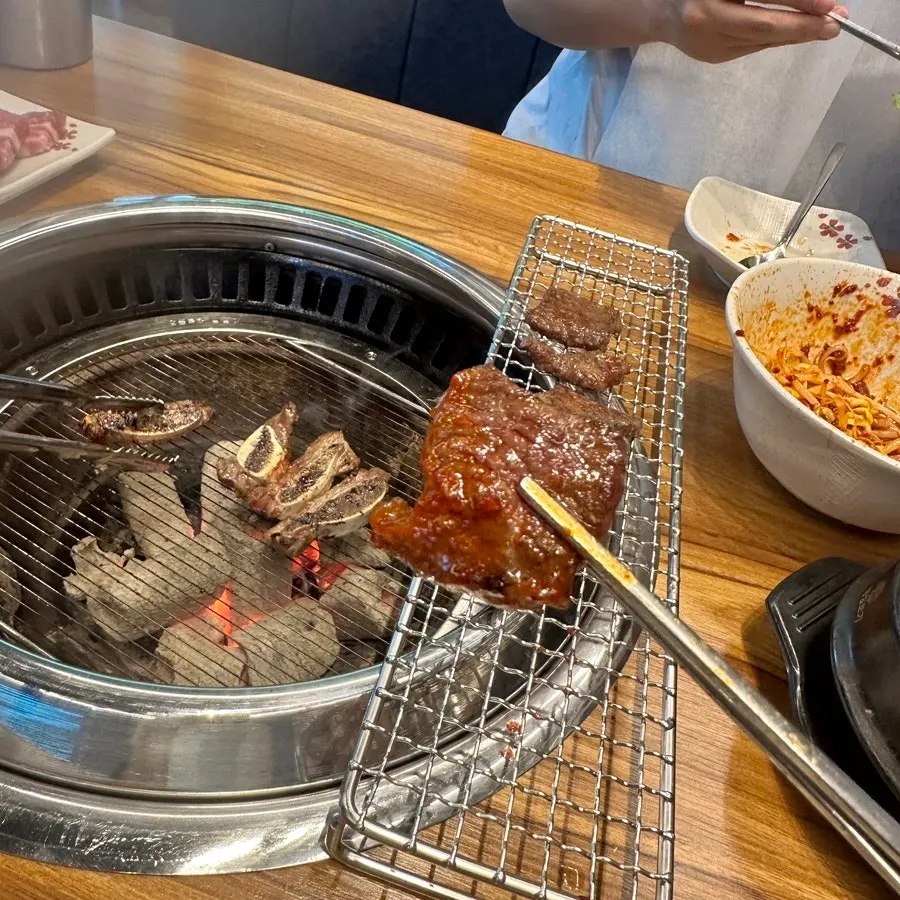 먹기 좋게 잘린 소 생갈비