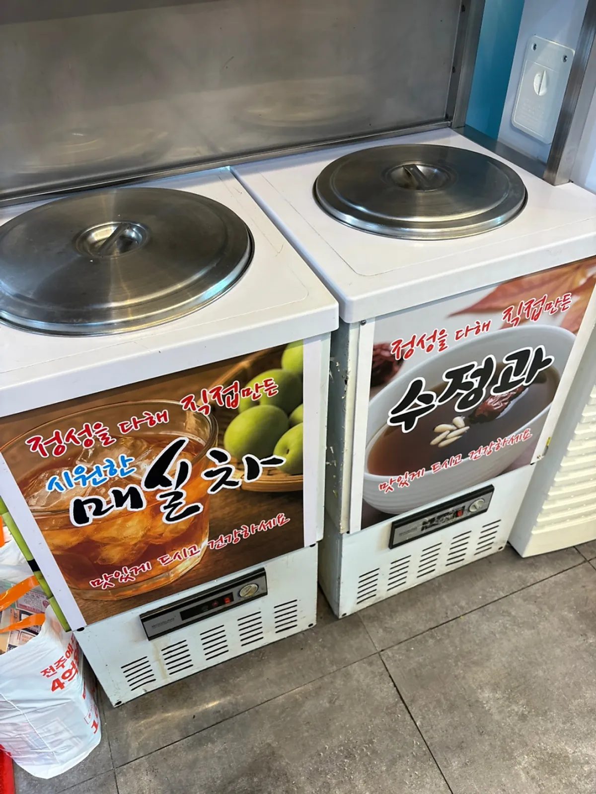 식사 후 나온 매실차와 수정과