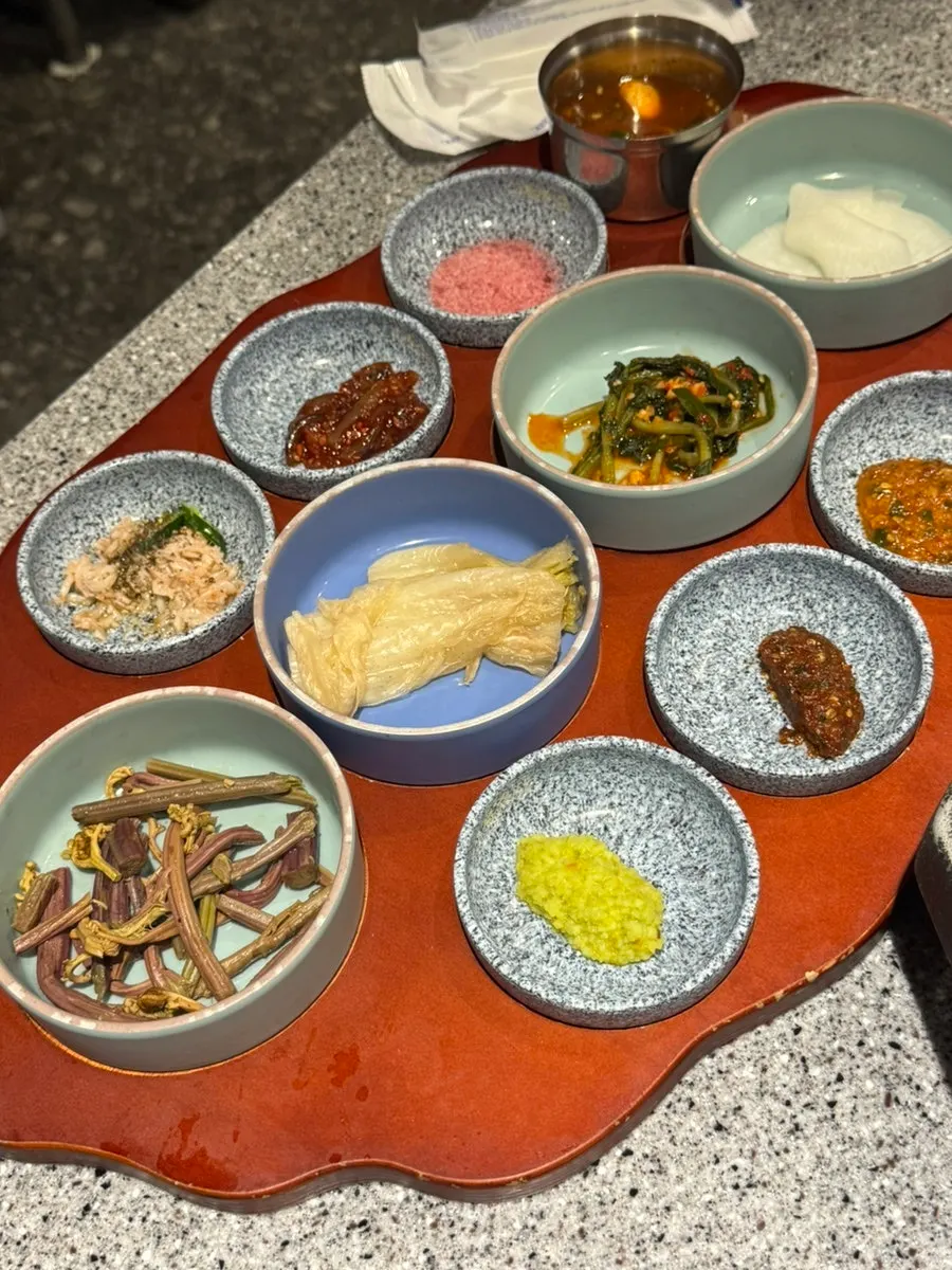 6종류 소스와 젓갈 반찬