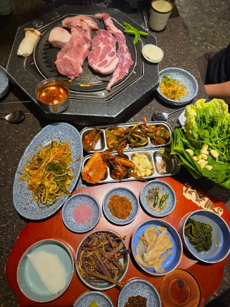 Pork filling the tabletop grill