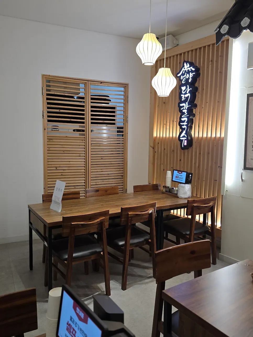 Restaurant tables seating 2 to 8 people