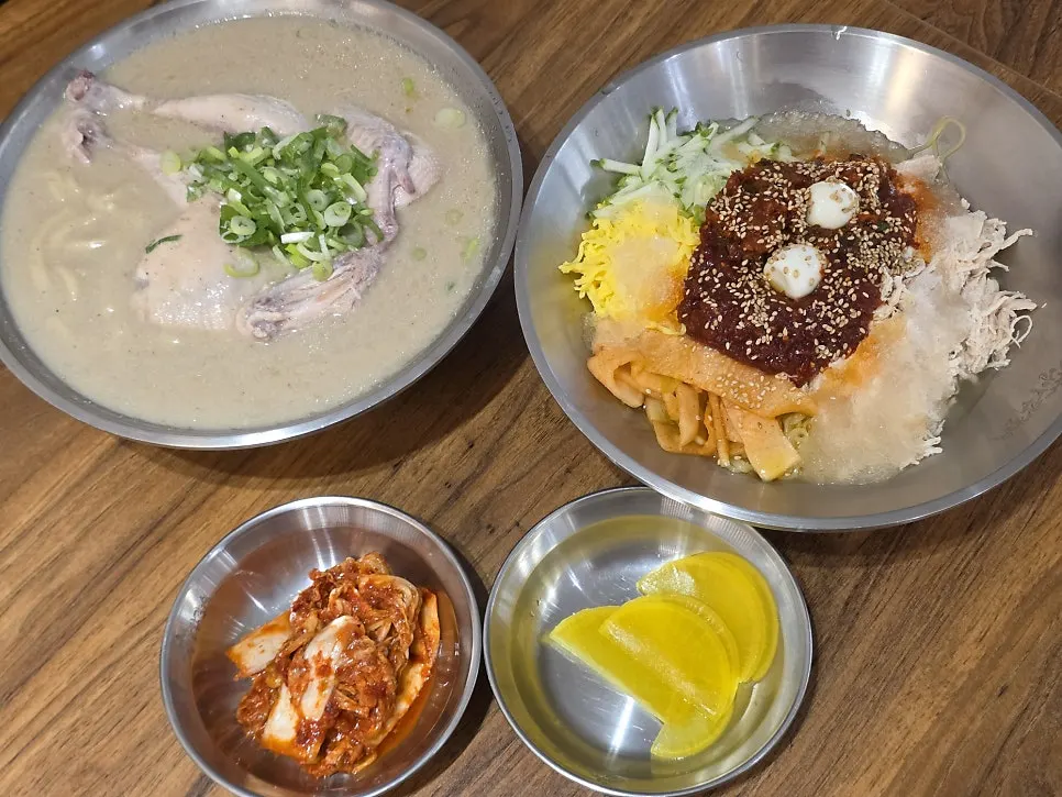 Table set with large chicken kalguksu and chogye mil-myeon order