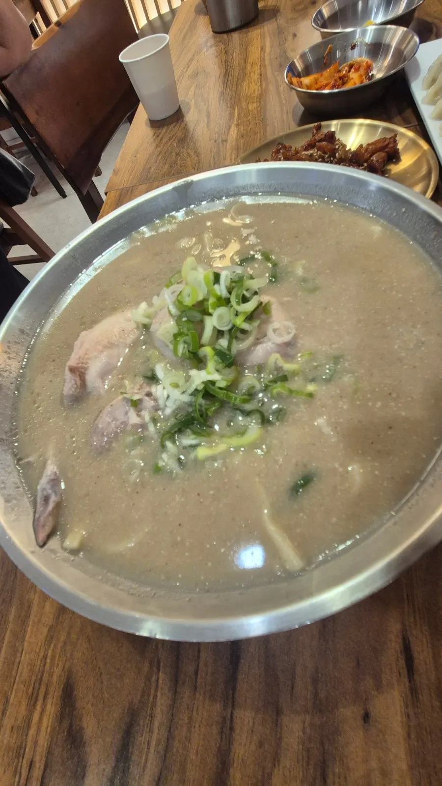 여럿이 고르기 좋은 다양한 닭 메뉴