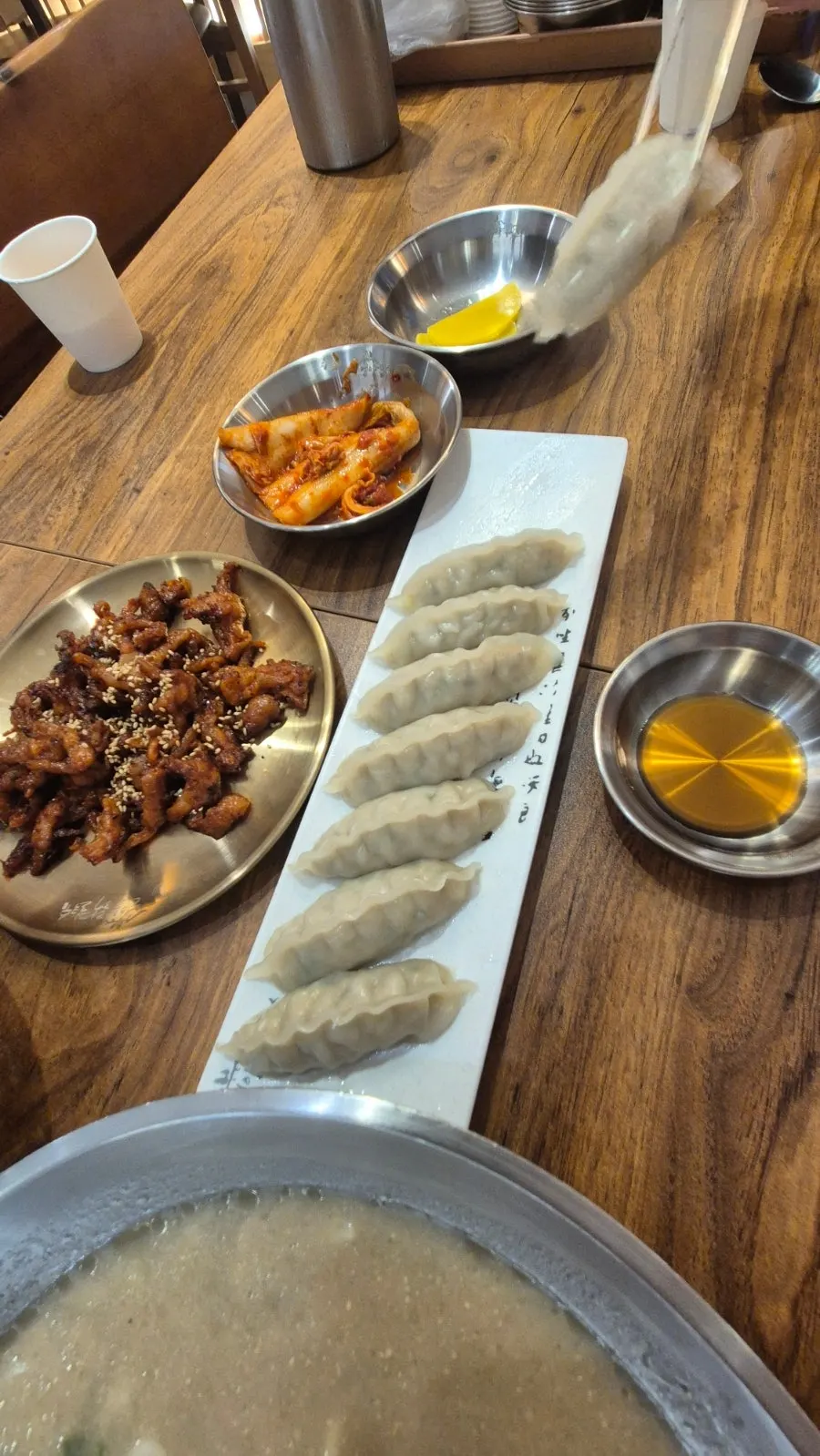 쫄깃한 만두피가 인상적인 만두