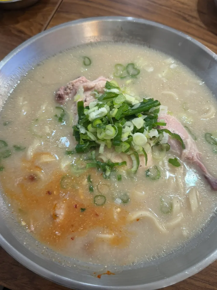Menu kalguksu ayam dan chicken gomtang yang dipesan