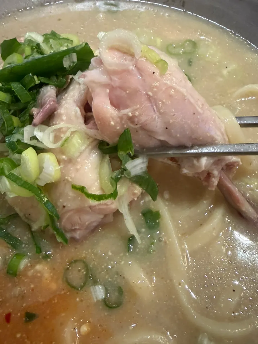Maeun dak kalguksu berbasis deulkkae