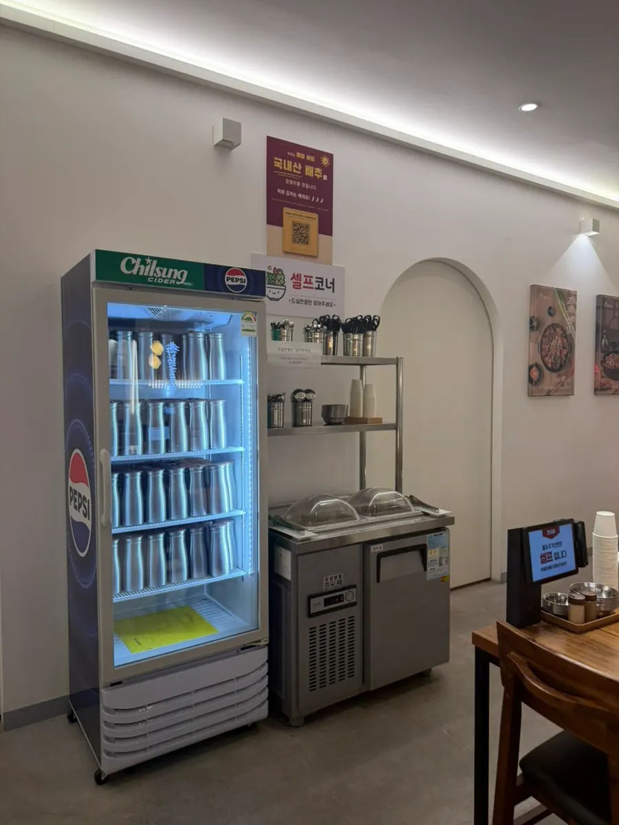 Silbi kimchi dan lauk di self bar
