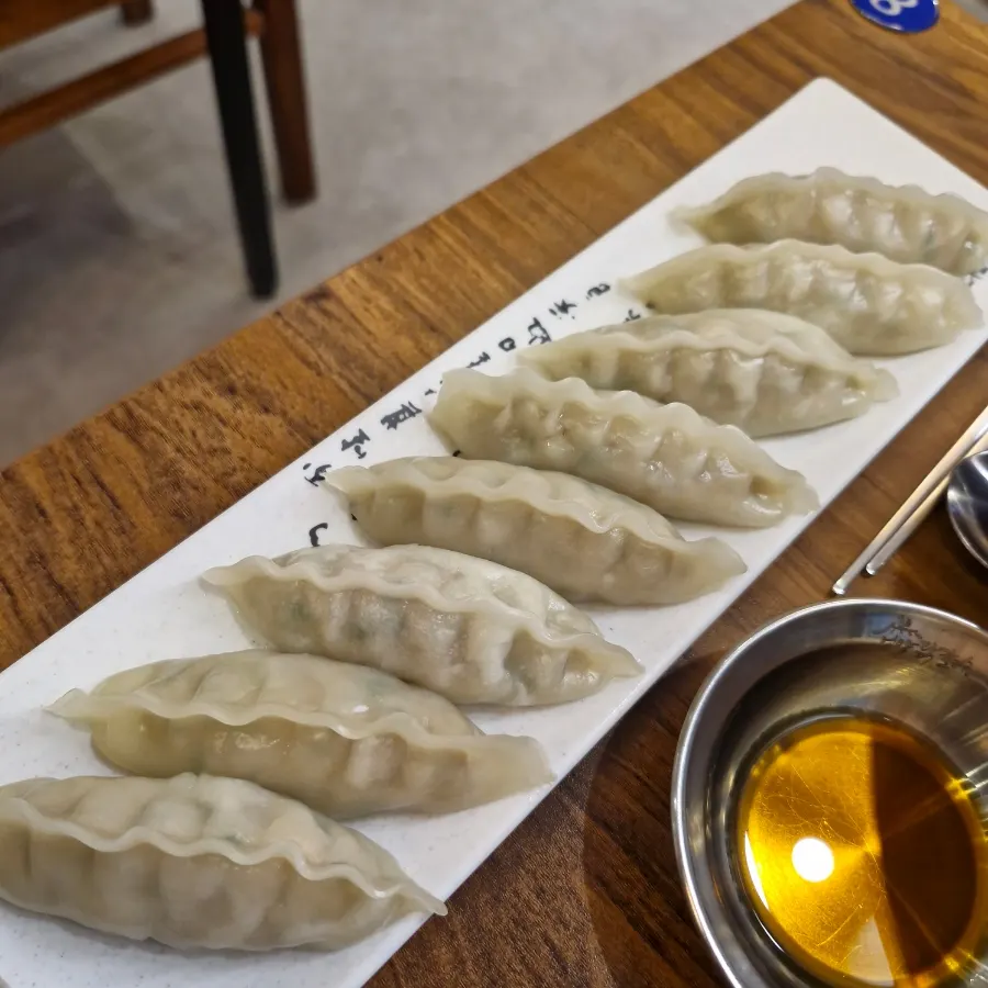 반계닭과 매콤 다데기가 들어간 얼큰닭칼국수