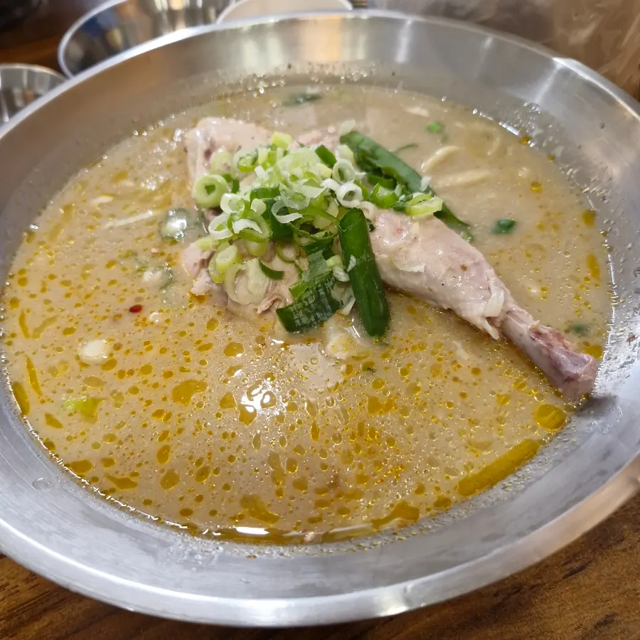 닭이 들어가지 않은 담백한 언양식칼국수