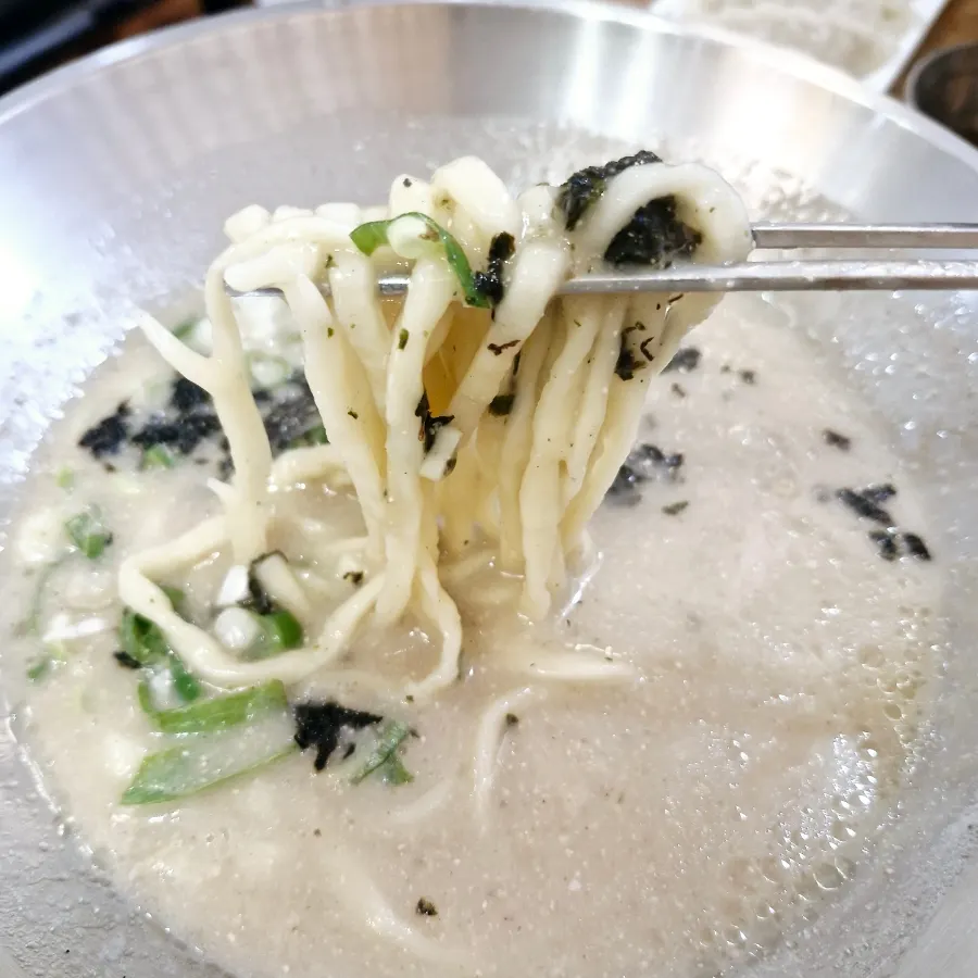 계절 메뉴 초계밀면 안내