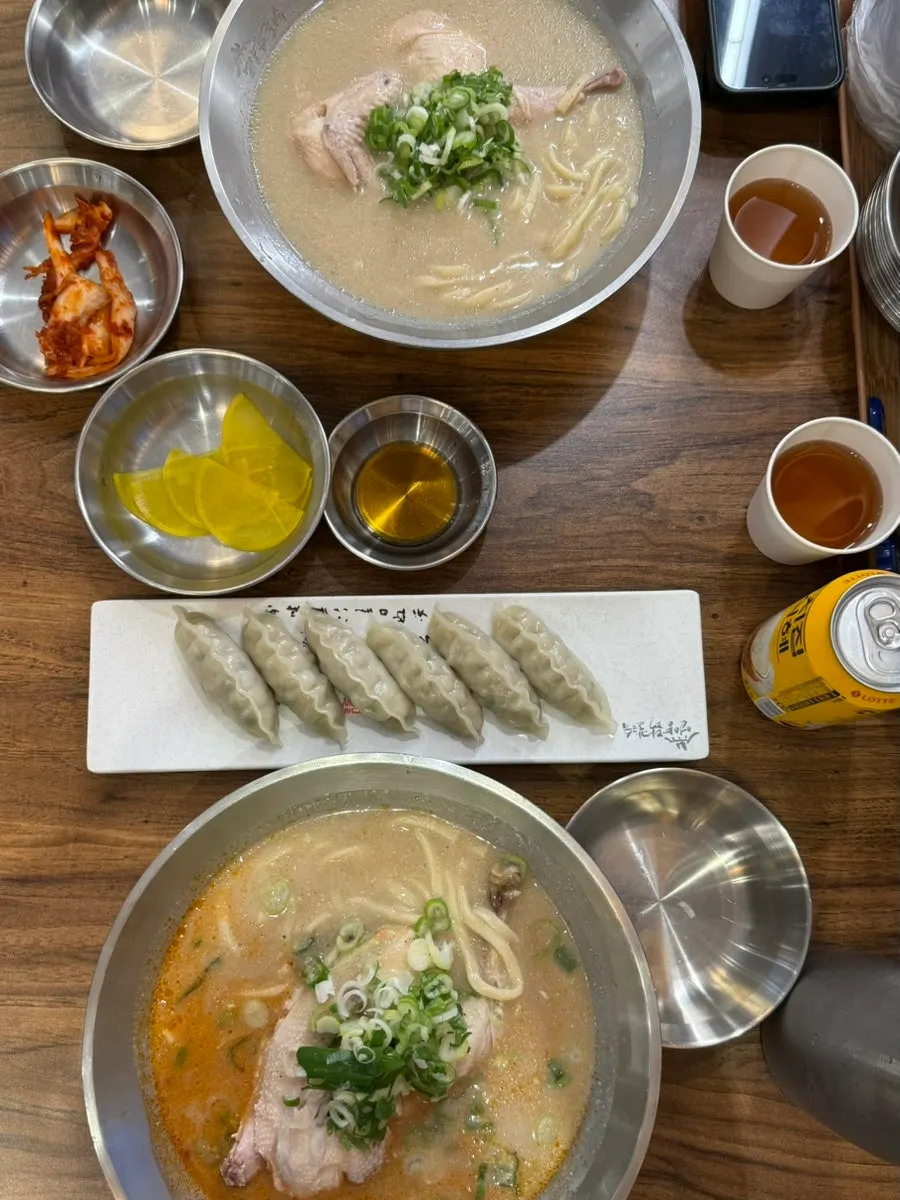 Full spread of the ordered chicken kalguksu set
