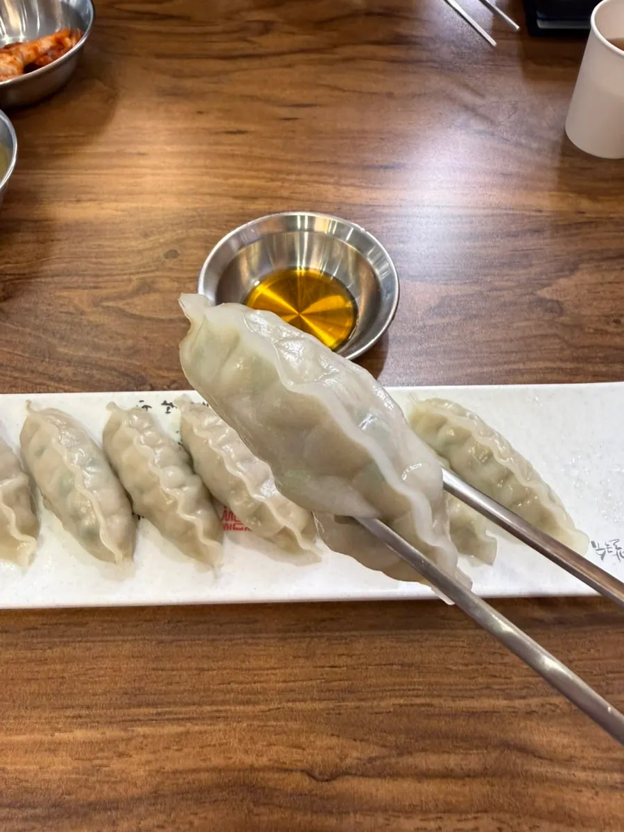 Set dumplings with chewy wrappers