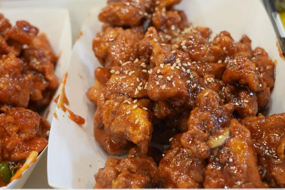 Cheongyang chili-based spicy dakgangjeong