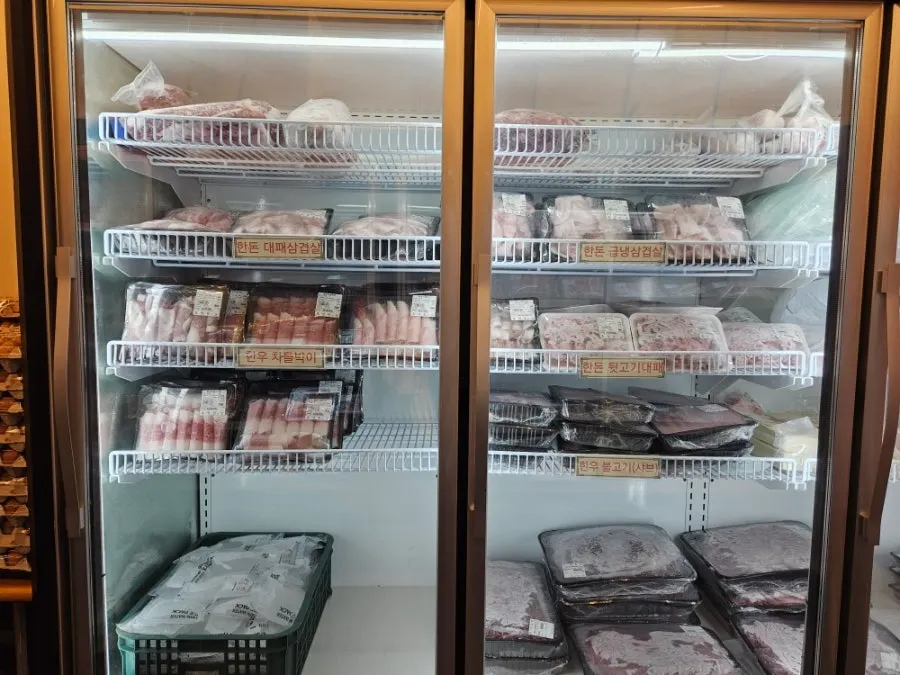 Meat display with discounted price tags