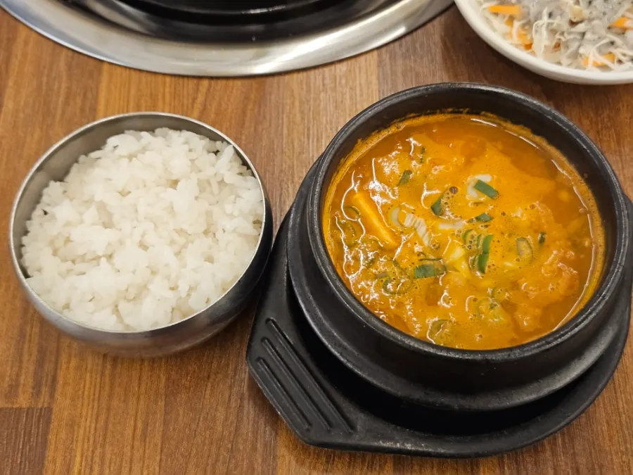 Sign for cheonggukjang single dish with rice included