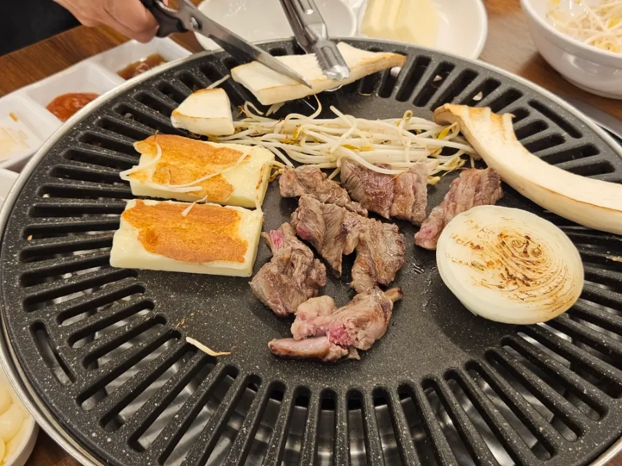 Full grill plate with meat and cheese together
