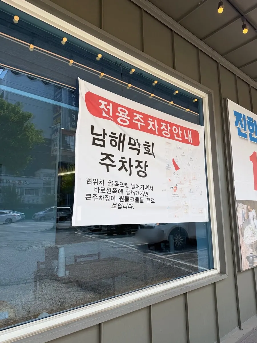 Entrance with business hours posted